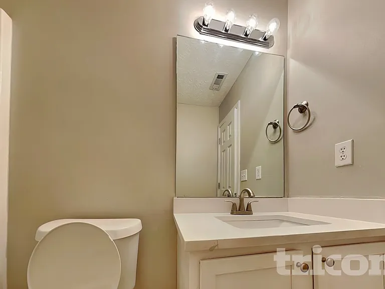 660 Tipperary Rd — Photo 10
