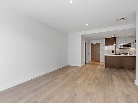 4th image of 375 Canal St #703P