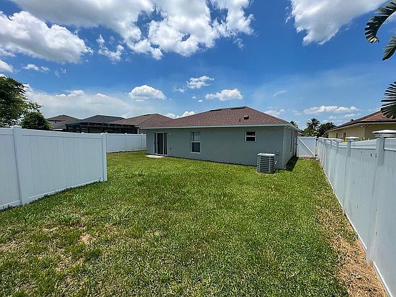 5th image of 170 Pinefield Dr