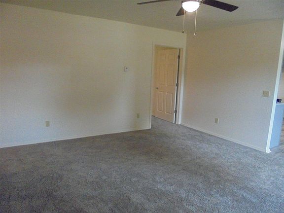 5th image of 426 Eaton Dr