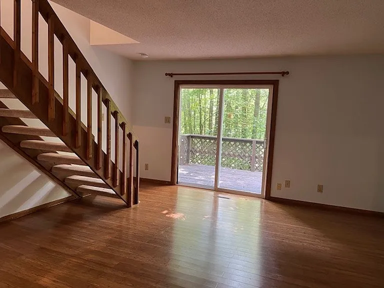 104 Lystra Hills Ln — Photo 10