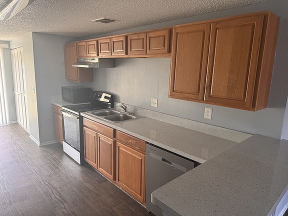 4th image of 7830 W 40th Avenue Dr