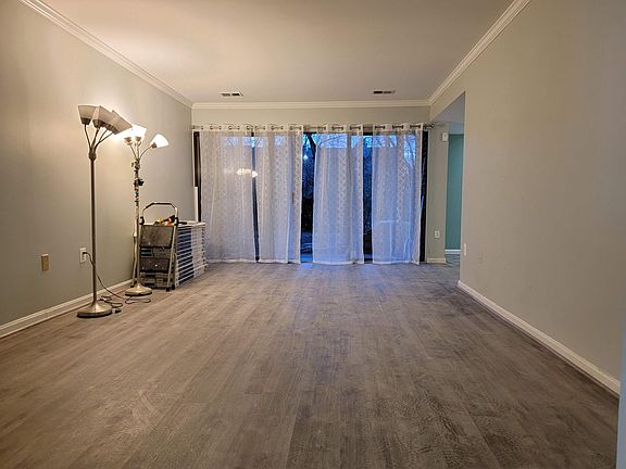 5th image of 9745 Kings Crown Ct