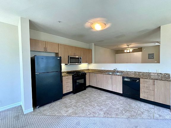 3rd image of 1465 C St Unit 3321