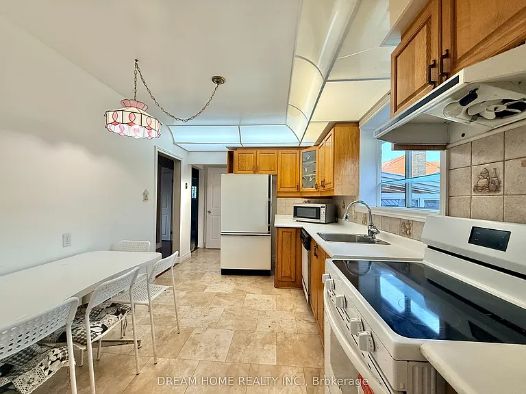 5 Horizon Cres #UPPER LEVEL — Photo 4