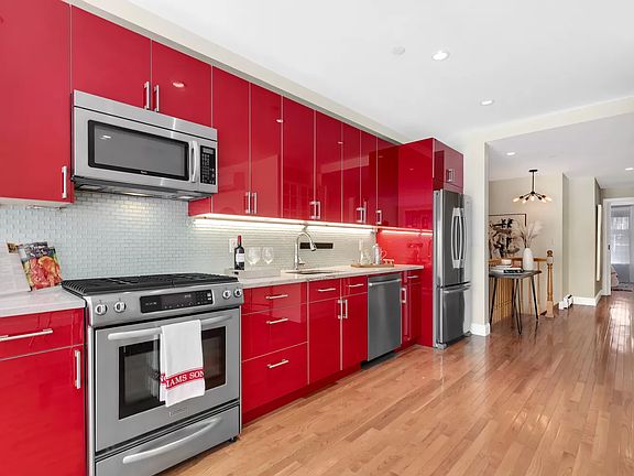 4th image of 148 W 121st St