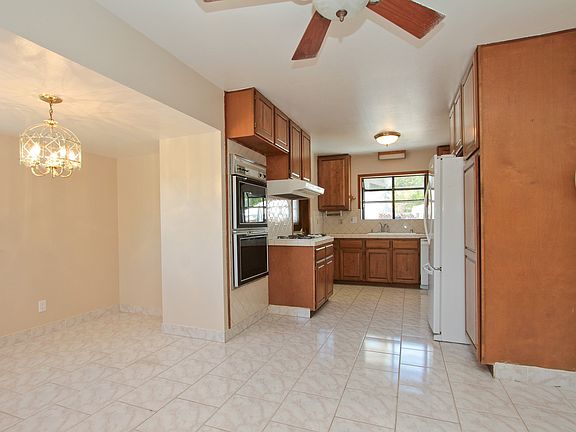 4th image of 925 Chelan Dr