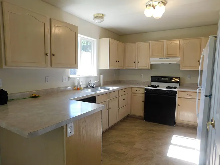 579 Darby Dr — Photo 7