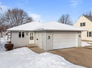 214 S John St, Kimberly, WI 54136