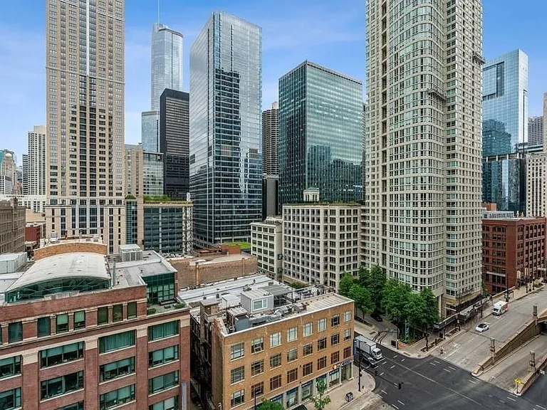 400 N La Salle Dr #1303 — Photo 13