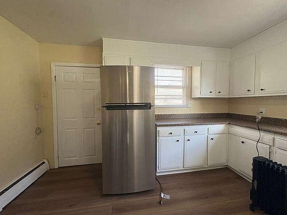 2nd image of 93 Wharton Pl #1