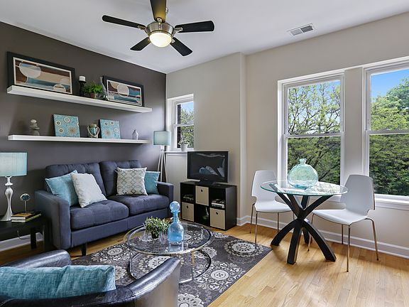 2nd image of 1122 W Wellington Ave APT 305