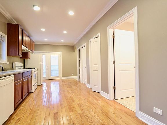4th image of 816 N Hermitage Ave APT 1R