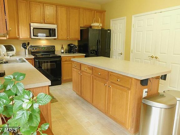 5th image of 21561 Oxford Dr