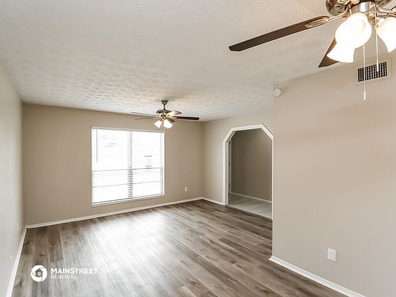 4th image of 1684 Debbie Ln