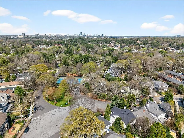 217 Westminster Dr NE — Photo 51