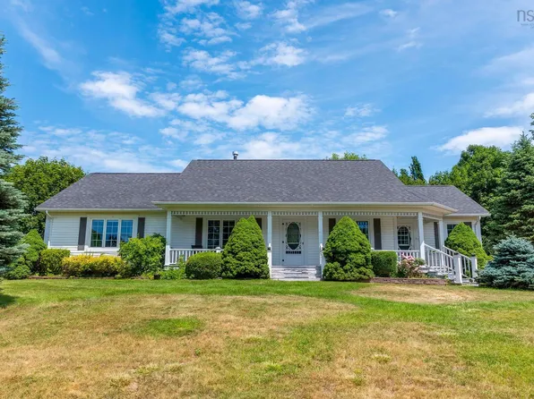 4 Linden Ct, West Hants, NS B0P 1L0