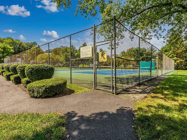 5621 Queen Anne Ct — Photo 54
