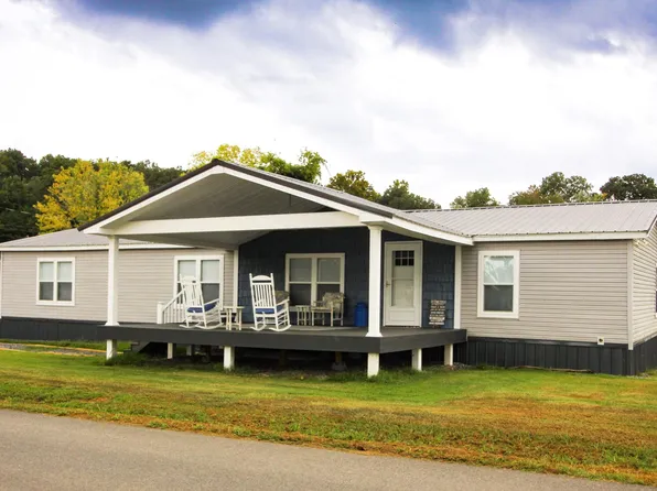 1680 Canal Ln, Dandridge, TN 37725