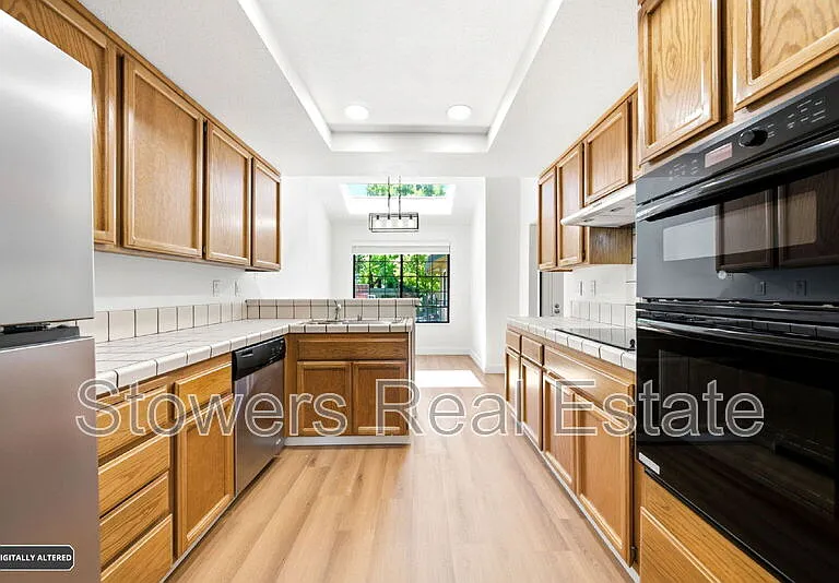 2033 Raphael Ct — Photo 22