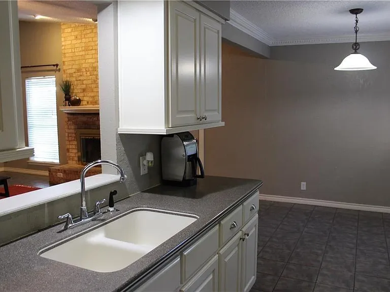 1702 Goodson Ln — Photo 10
