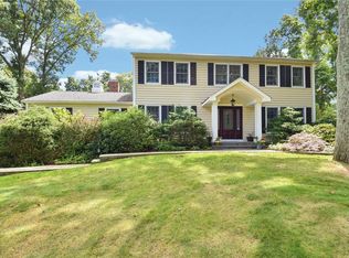 18 Green Knoll Ct, Northport, NY 11768