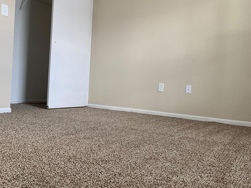 2nd image of 2555 Meadow Lakes Dr