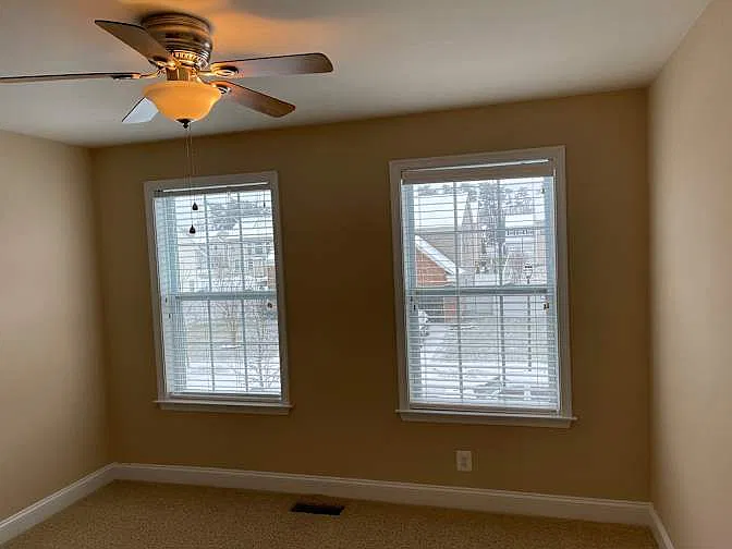 5 bed, 4.5 bath, 5000 sqft, $1,100 — Photo 4
