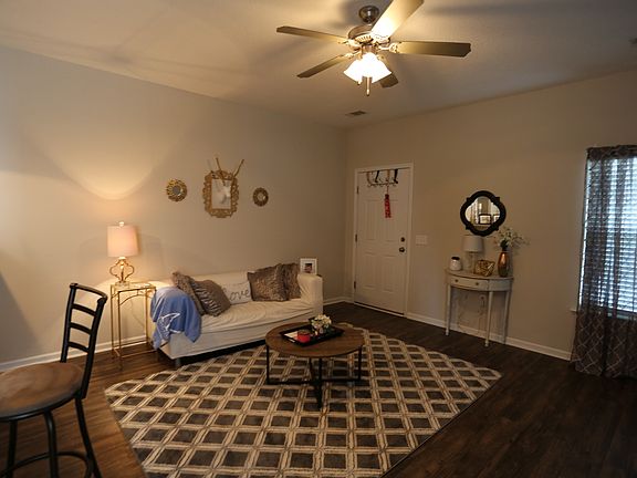 3rd image of 206 Herschel Dr APT D