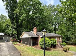 7 River Oaks Dr, Greenville, SC 29611