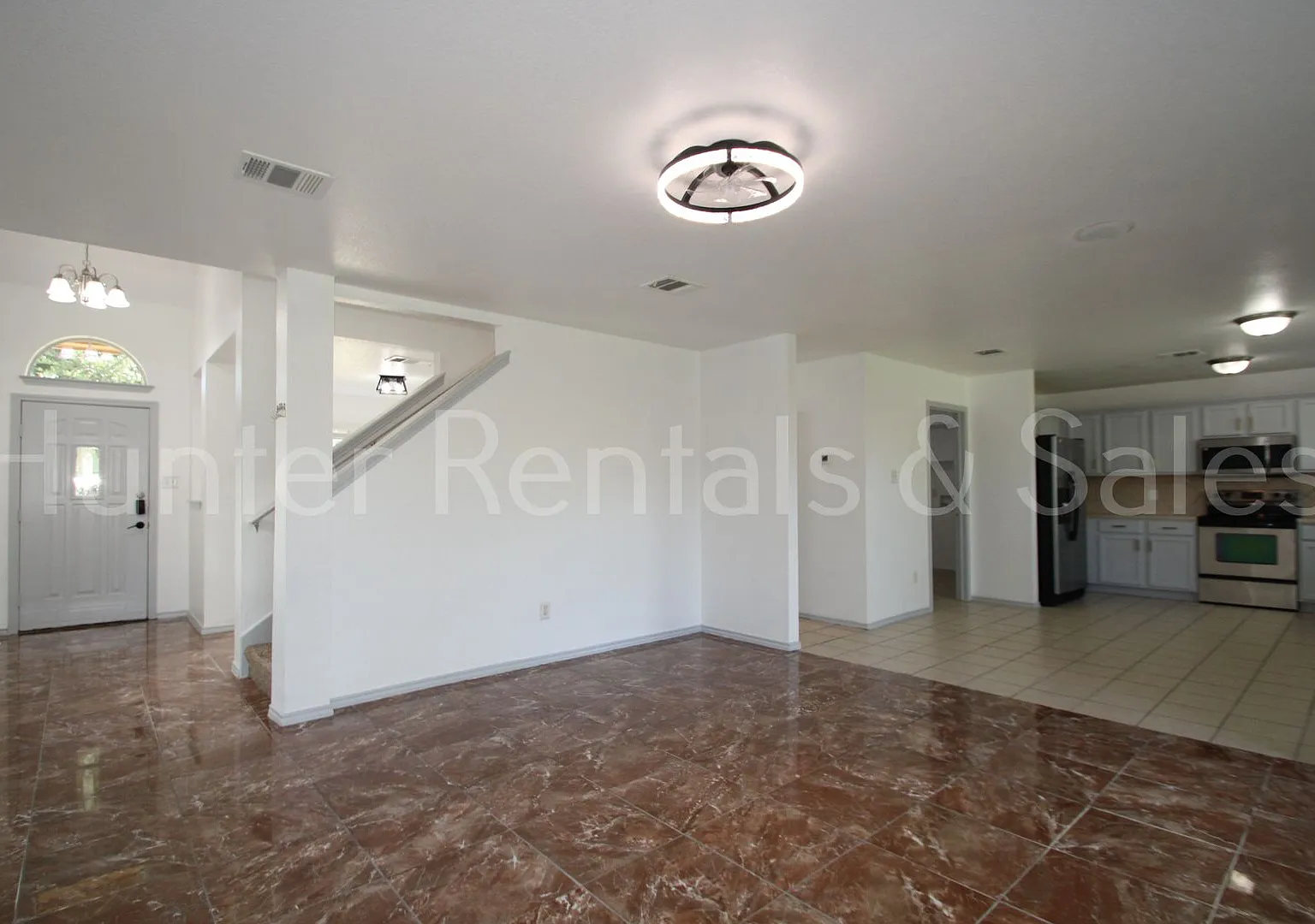 Spacious Home in the Bridgewood Community — Photo 3