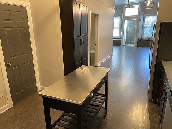 3rd image of 1082 N Marshfield Ave #1A