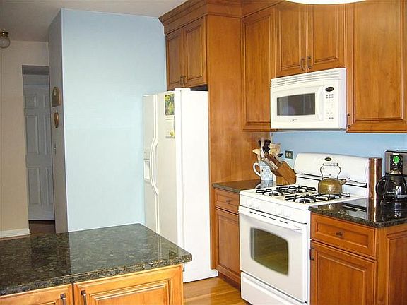 5th image of 1112 S Parkside Dr