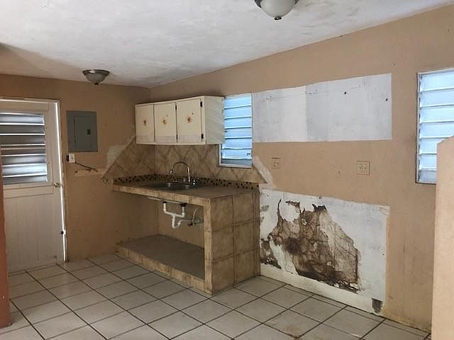 2nd image of I Barrio Palos Blancos Dos Bocas