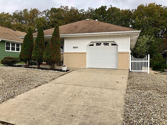 2nd image of 2233 Mount Hope Ln