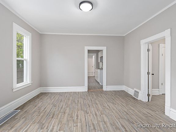 3rd image of 1140 Cromwell Ave SE