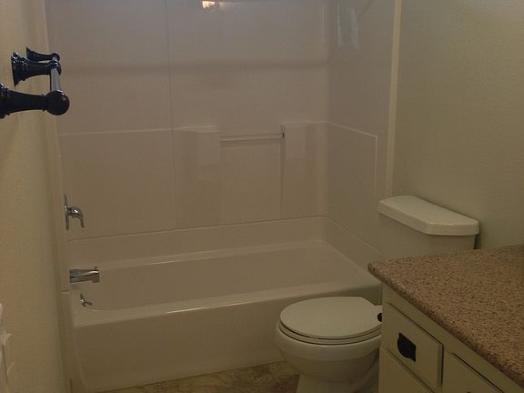 4th image of 393 Magnolia Ave #6