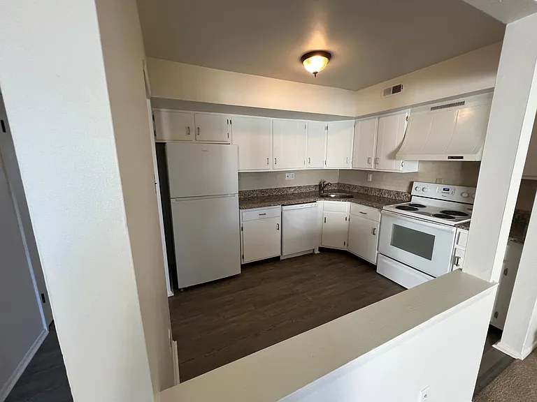 12 Townview Dr — Photo 2