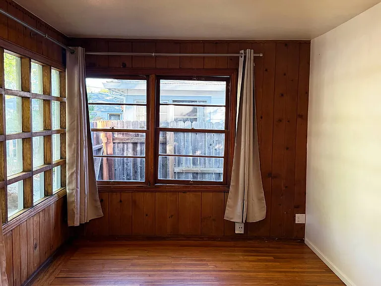883 Lorna Dr — Photo 12
