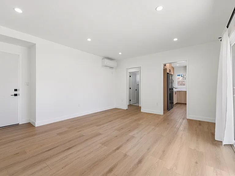 2817 Sycamore Ave — Photo 5