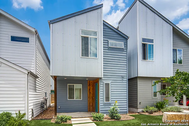 330 Clay St #11 — Photo 1
