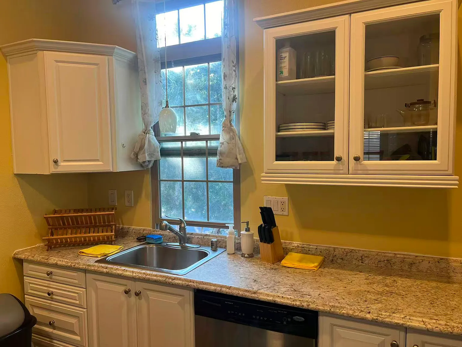 2 bed, 700 sqft, $3,500 — Photo 3