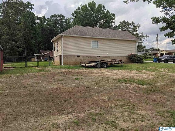 5th image of 309 Dogwood Dr