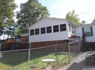 422 Boardman Dr, Bracey, VA 23919