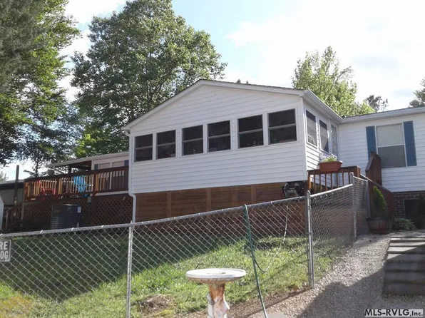 422 Boardman Dr, Bracey, VA 23919