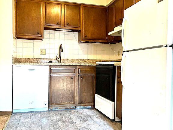 5th image of 2 Saint Lawrence Ave #2