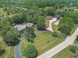 409 Three Lakes Rd, Barrington Hills, IL 60010