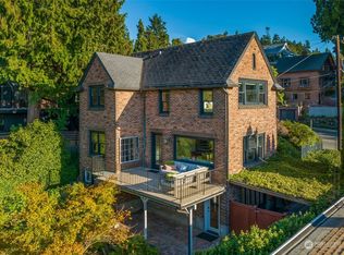5618 SW Admiral Way, Seattle, WA 98116