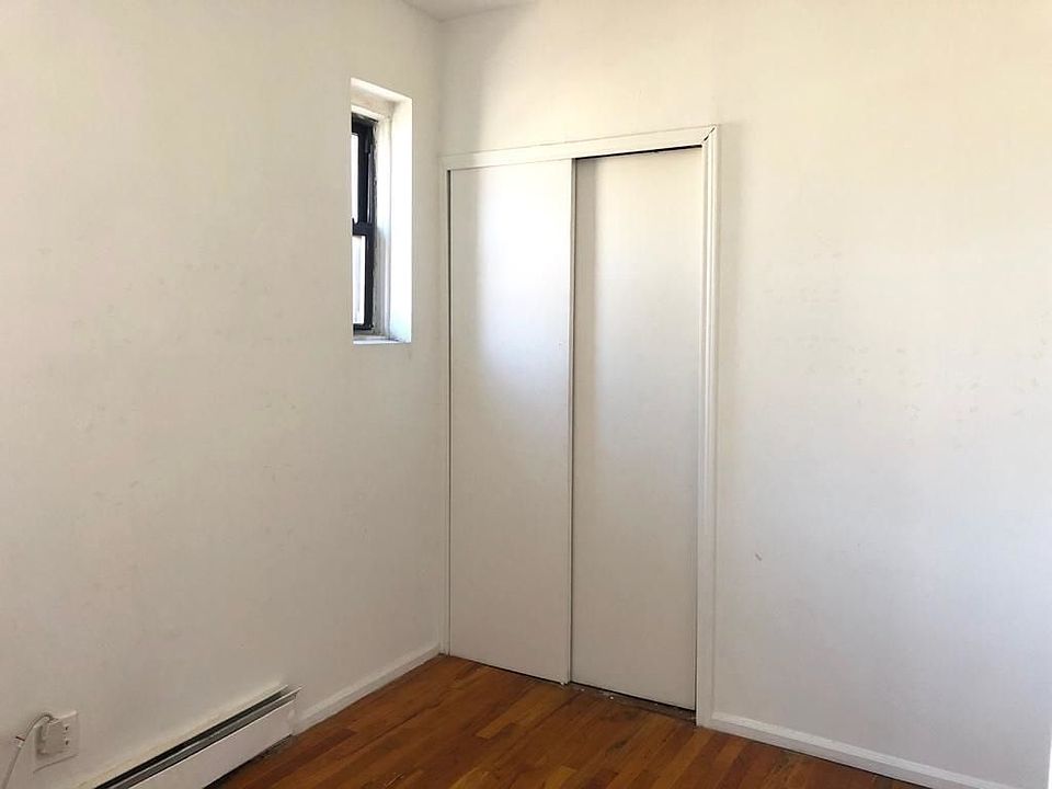 2nd image of 370 W 52nd St #4A1