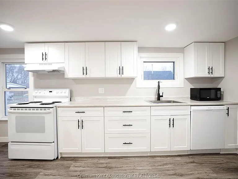 97 Taylor Ave — Photo 9